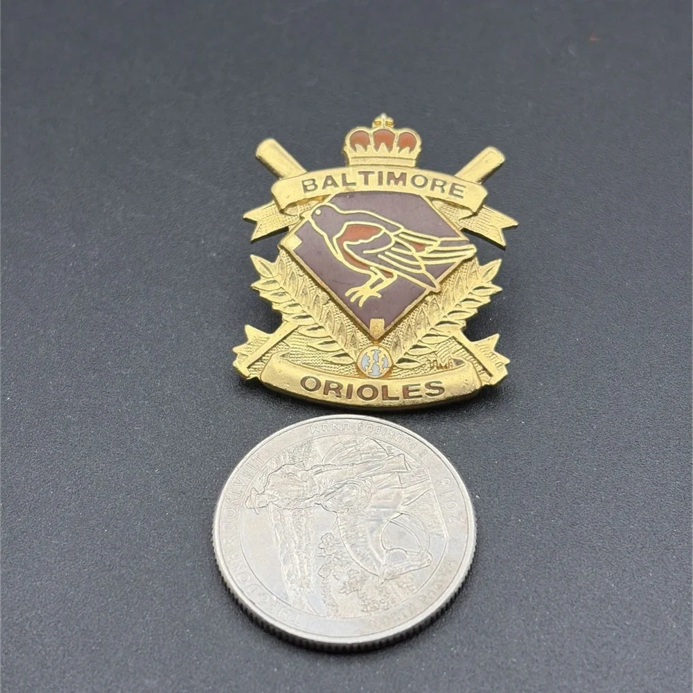 Baltimore Orioles Crossed Bats Crest‎ MLB Baseball Team Lapel Hat Pin